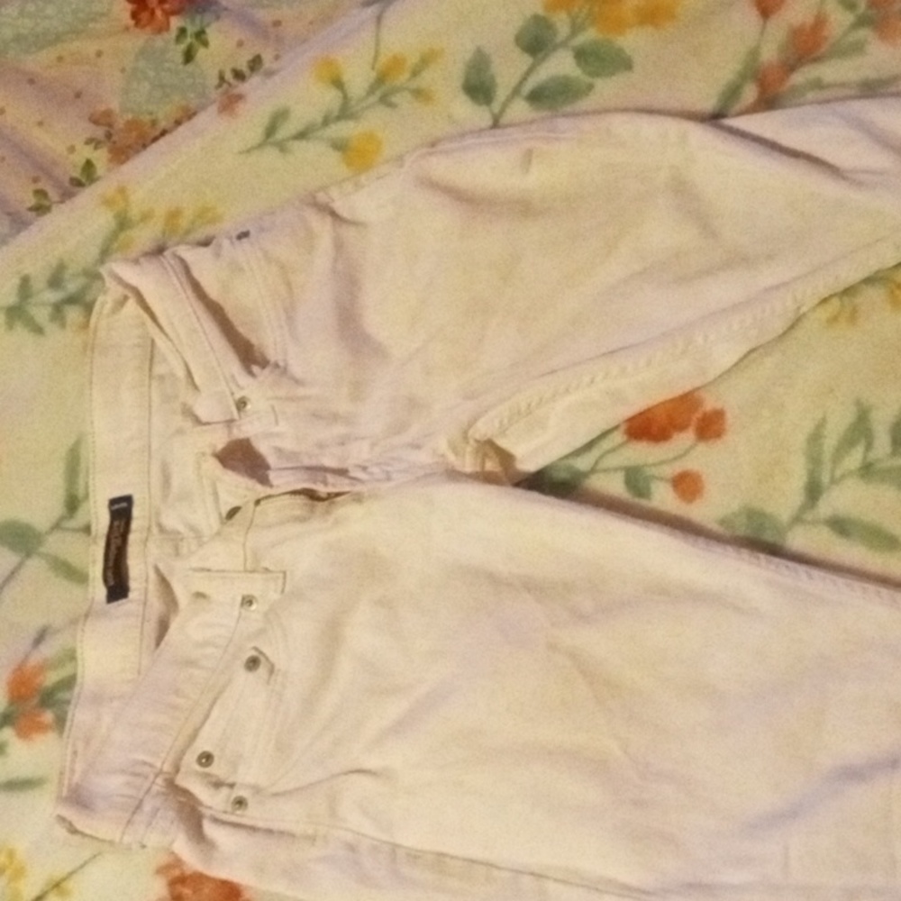 White Levi's jeans